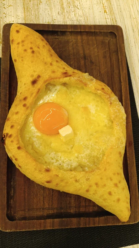 Хачапури по-аджарски