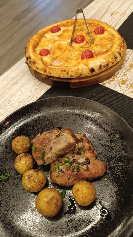 Мясное горячее и пицца